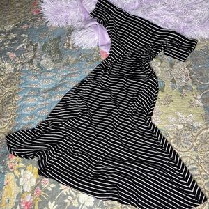 Stripped off-the-shoulder flowey dress